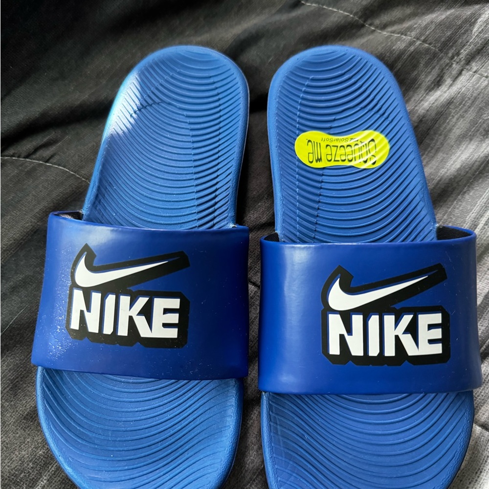 Nike slides size 7Y - Picture 2 of 4
